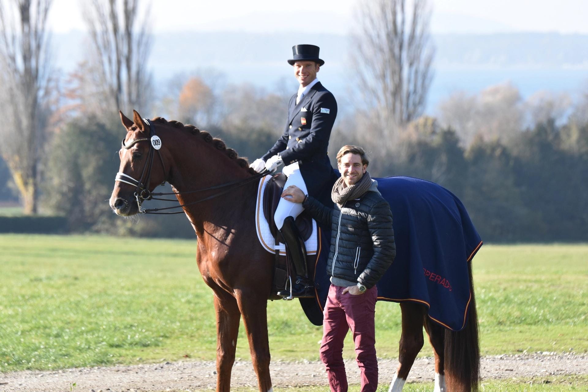 borja carrascosa on horse next to alexander brenninkmeijer